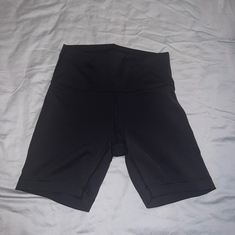 Lululemon wunder train shorts size 6 with 6 inch inseam in black